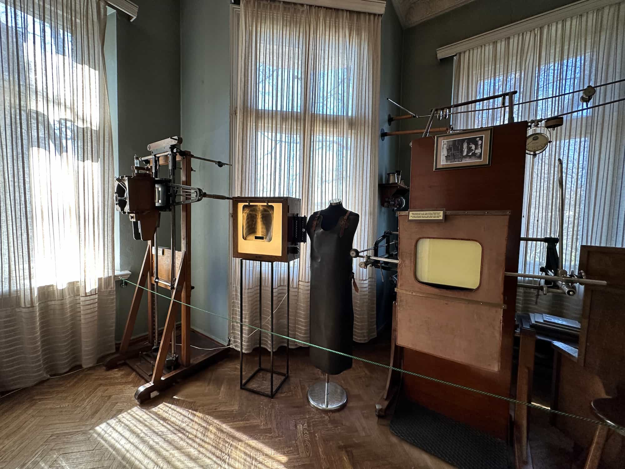 X-Ray machine and a photo of a ribcage